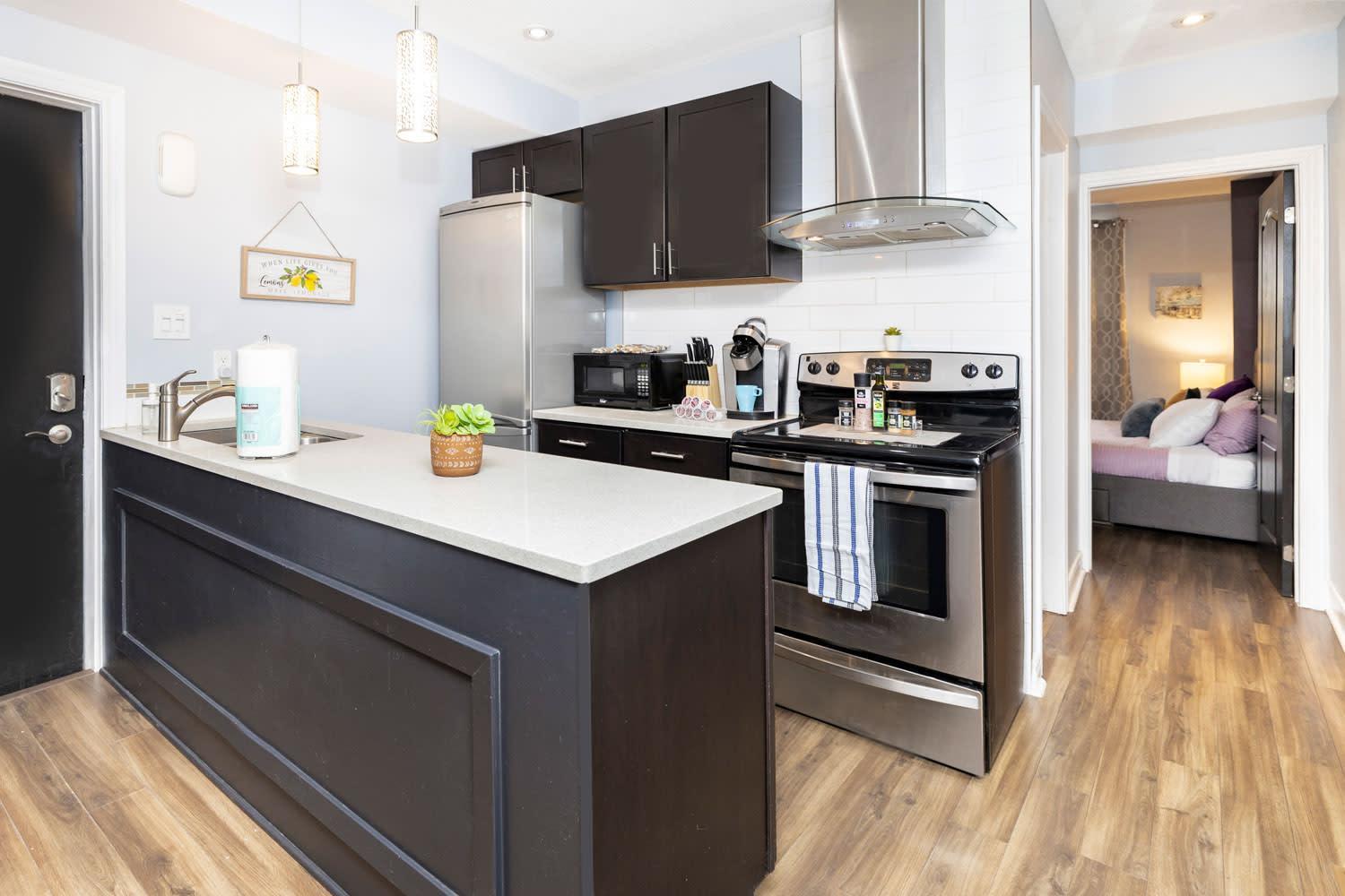 Apartment 1br Newly Renovated - Pet Friendly *