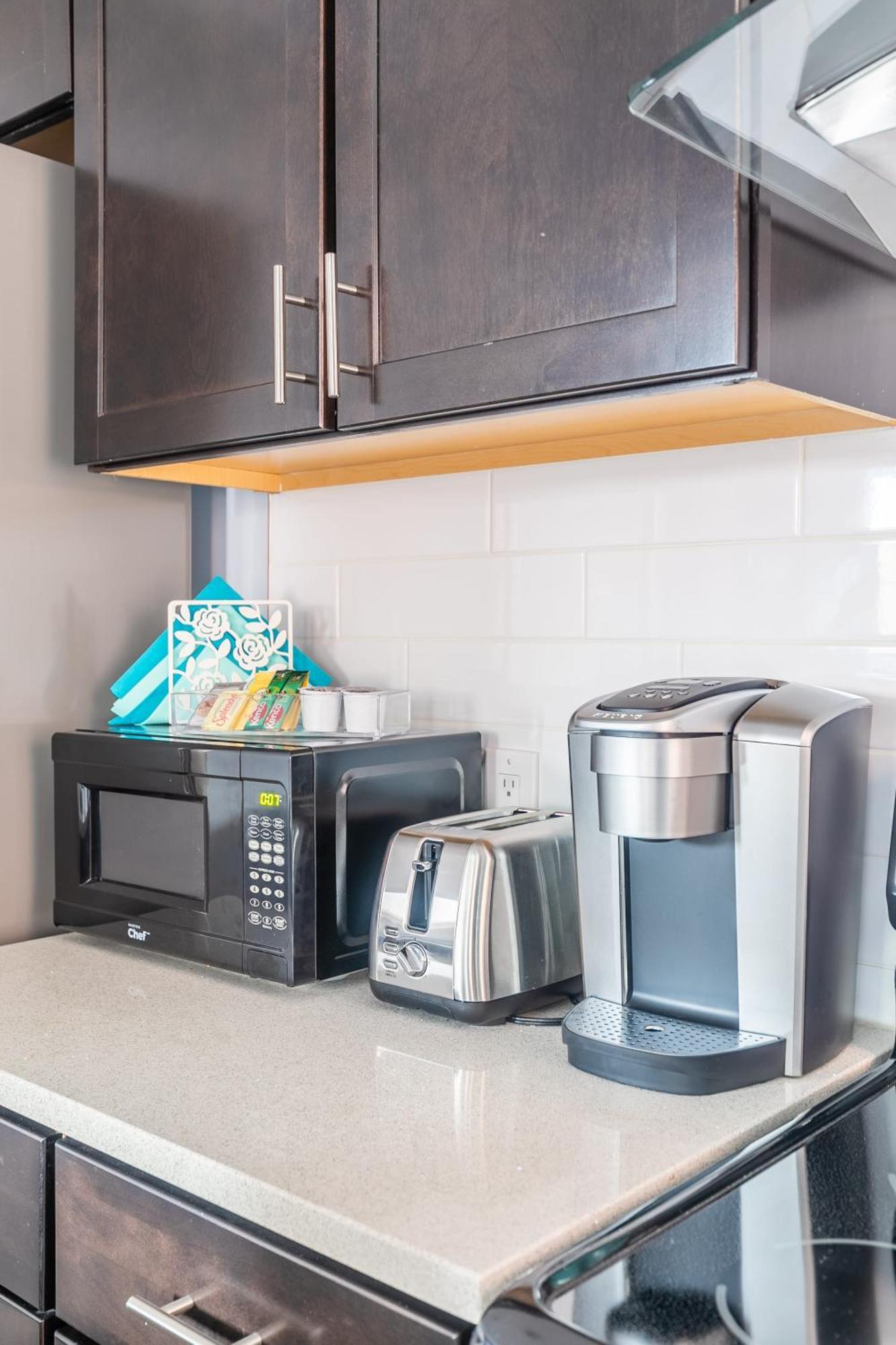 1br Newly Renovated - Pet Friendly *